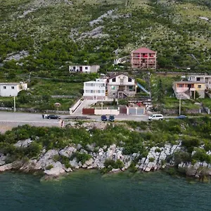 Lakefront House Guest house